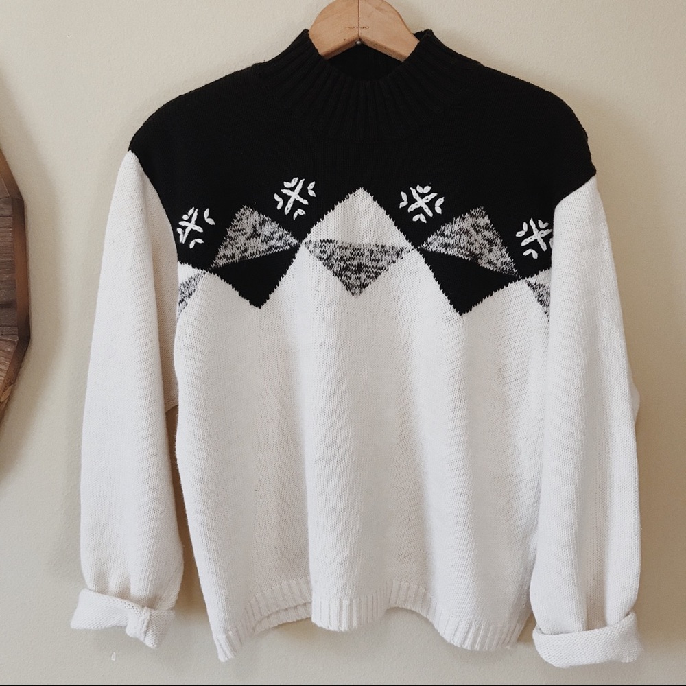 Liz Claiborne | VTG Knit Semi Cropped Sweater